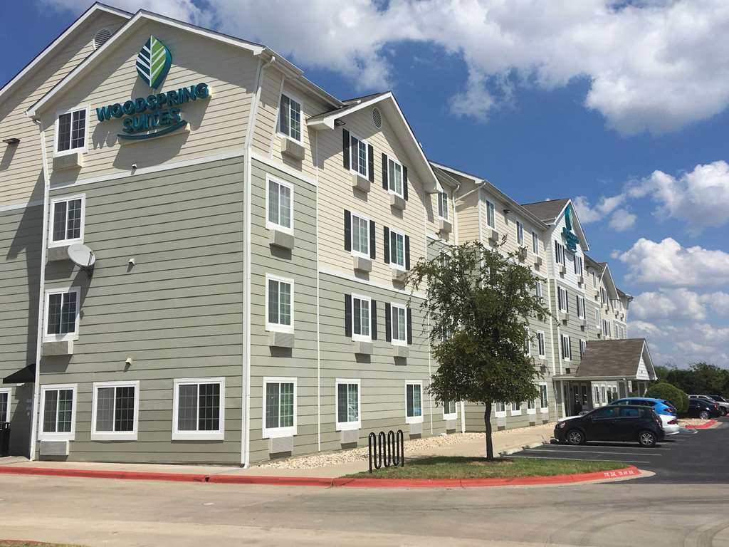 Woodspring Suites Topeka Exterior foto