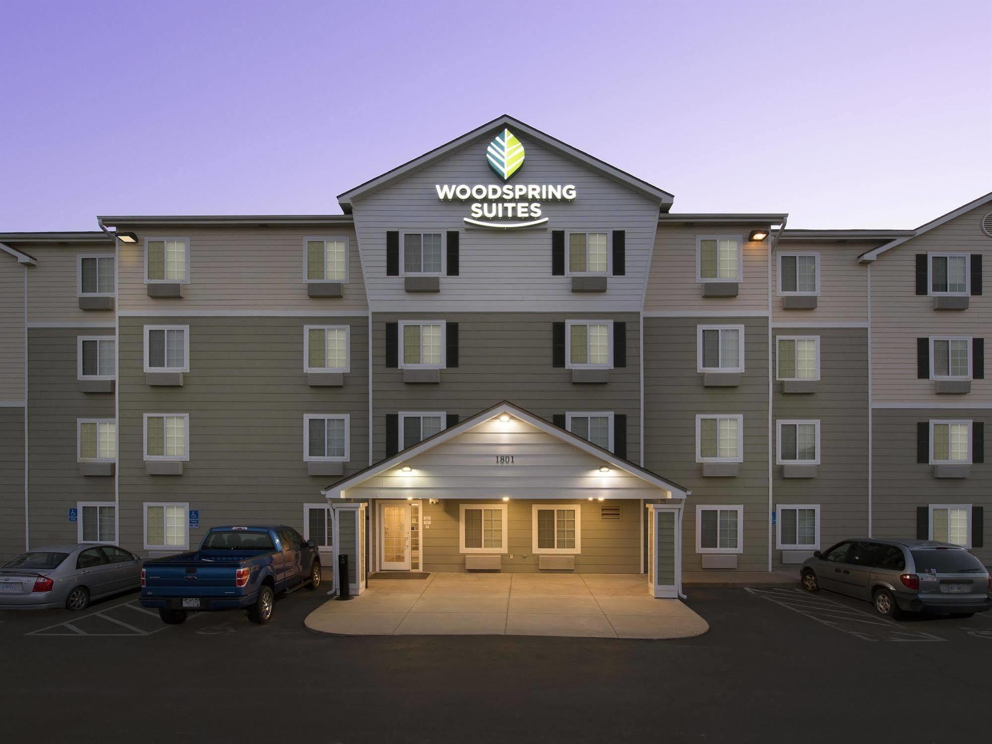 Woodspring Suites Topeka Exterior foto